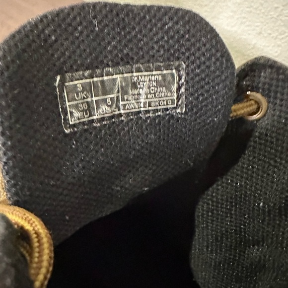 DOC MARTENS brown, like new, grunge, great winter boots - Picture 6 of 6